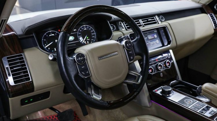 Range Rover Vogue SE Supercharged | 2016 – GCC | 5.0 V8