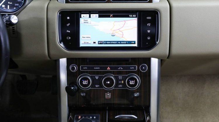 Range Rover Vogue SE Supercharged | 2016 – GCC | 5.0 V8
