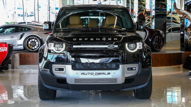 Land Rover Defender 130 HSE P400 | 2023 – GCC – Warranty & Service Contract Available | 3.0L i6