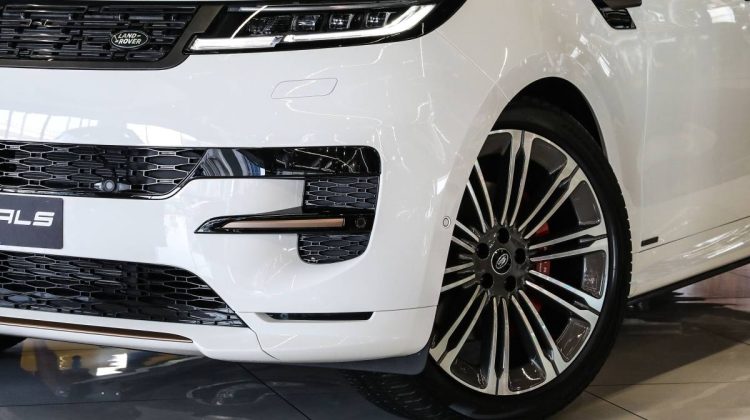 Range Rover Sport Autobiography P400 | 2023 – GCC – Warranty Service Contract Available | 3.0L i6