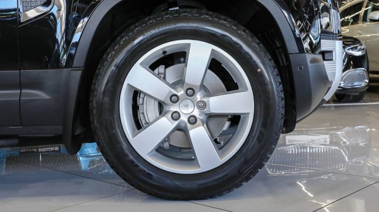 Land Rover Defender 130 HSE P400 | 2023 – GCC – Warranty & Service Contract Available | 3.0L i6