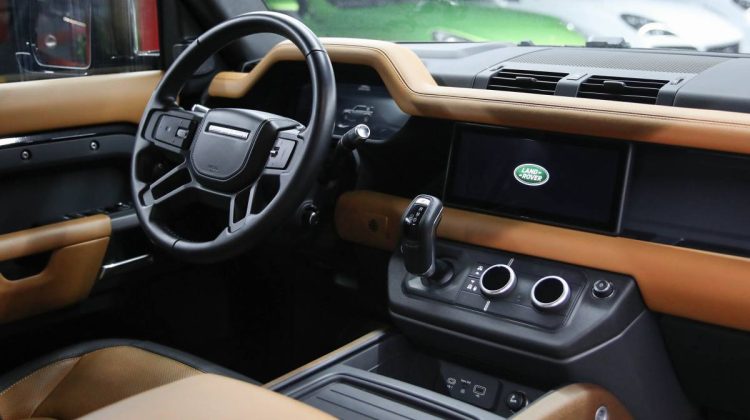 Land Rover Defender 110 X P 400 | 2022 – GCC – Warranty And Service Contract Available | 3.0L i6