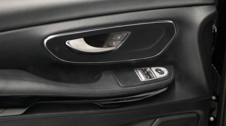 Mercedes Benz Viano V 250 | 2023 – GCC | 2.0L i4