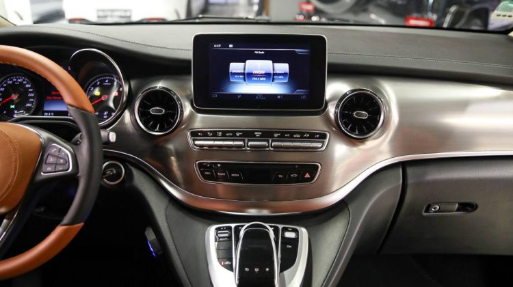 Mercedes Benz Viano V 250 Starlight | 2017 – Full Options | 2.0L i4