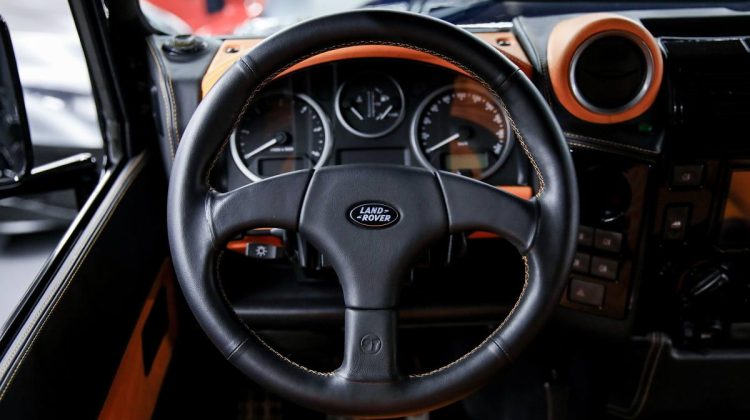 Land Rover Defender 110 Crew Cab Pick Up | 2015 – GCC – Full Service History | 2.2L i4