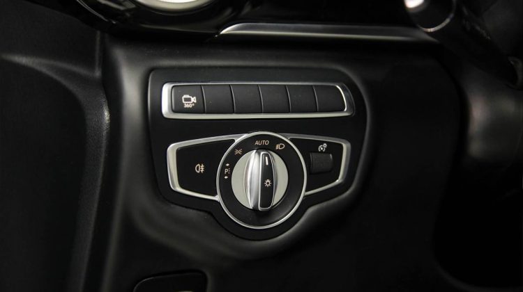 Mercedes Benz Viano V 250 | 2023 – GCC | 2.0L i4