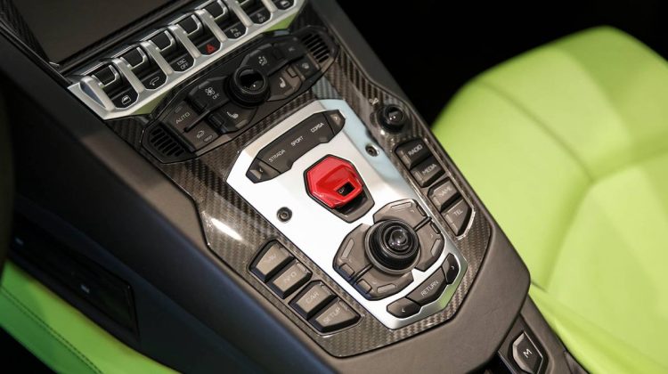Lamborghini Aventador Roadster LP700-4 | 2014 – GCC – Low Mileage