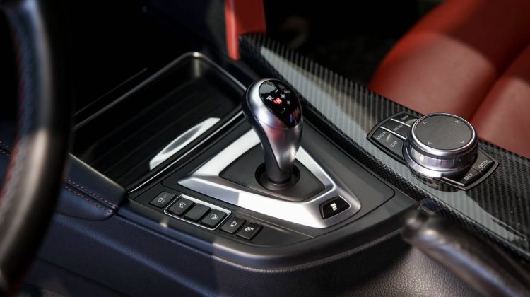 BMW M3 | 2018 – GCC – Full Options – Akrapovic Exhaust – Forged Carbon Fiber | 3.0L i6