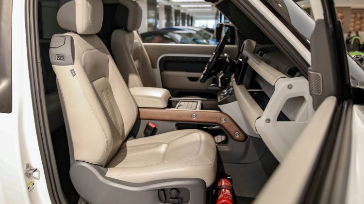 Land Rover Defender 90 HSE P 400 | 2022 – GCC – Under Warranty and Service Contract | 3.0L V6
