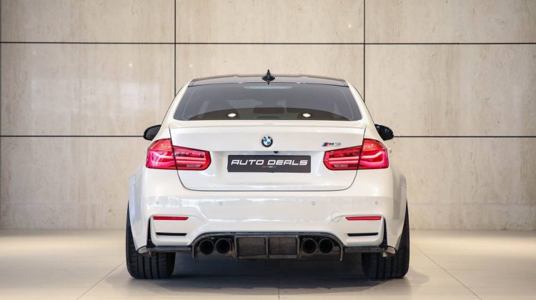 BMW M3 | 2018 – GCC – Full Options – Akrapovic Exhaust – Forged Carbon Fiber | 3.0L i6