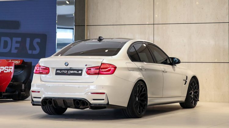 BMW M3 | 2018 – GCC – Full Options – Akrapovic Exhaust – Forged Carbon Fiber | 3.0L i6