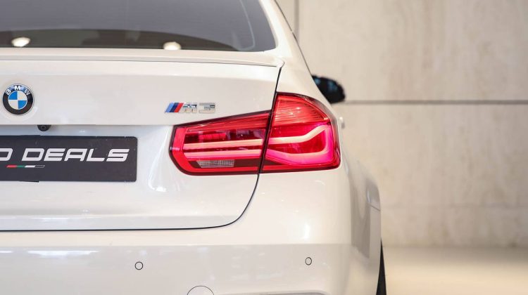 BMW M3 | 2018 – GCC – Full Options – Akrapovic Exhaust – Forged Carbon Fiber | 3.0L i6