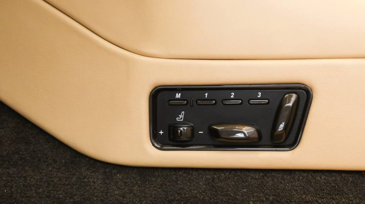 Aston Martin Vanquish Volante | 2014 – GCC | 6.0L V12