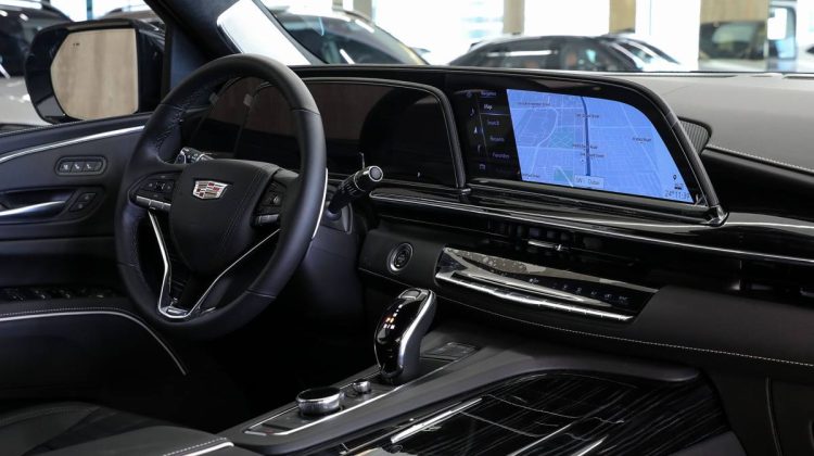 Cadillac Escalade V ESV Extended Wheelbase | 2023 – GCC – Under Warranty | 6.2L V8