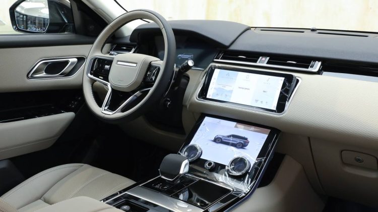 Range Rover Velar SE P 250 R-Dynamic | 2023 – GCC – Under Warranty and Service Contract | 2.0L i4