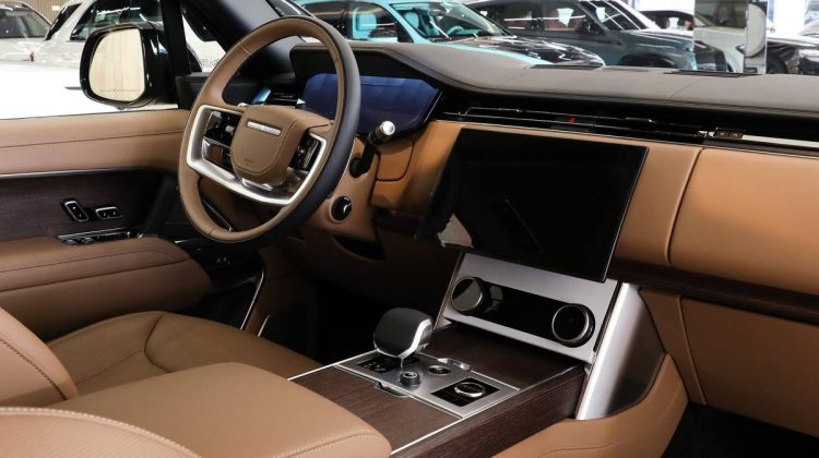 Vogue P530 Autobiography | 2022 – GCC – Warranty And Service Contract – Low Mileage | 4.4L V8
