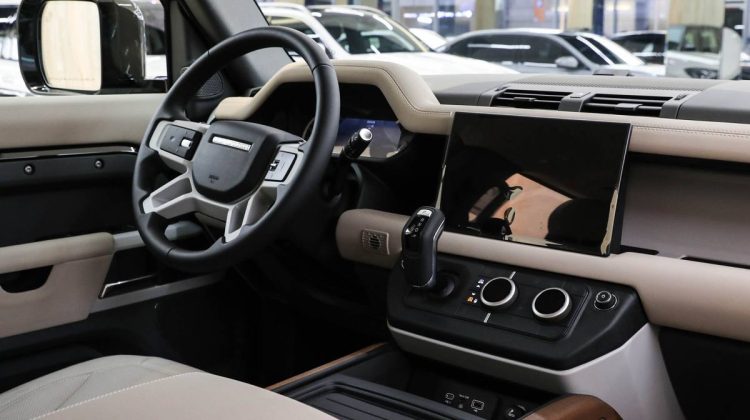 Land Rover Defender 110 SE P400 | 2023 – GCC – Under Warranty and Service Contract | 3.0L i6