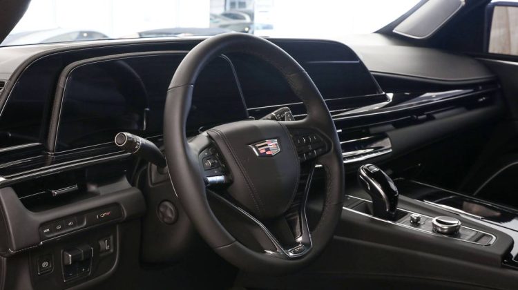 Cadillac Escalade V ESV Extended Wheelbase | 2023 – GCC – Under Warranty | 6.2L V8