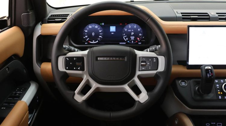 Land Rover Defender 110 HSE P400 | 2023 – GCC – Under Warranty and Service Contract | 3.0L i6