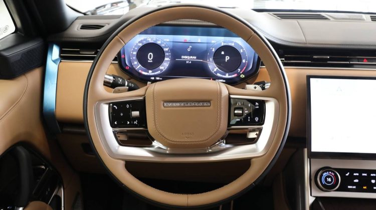 Vogue P530 Autobiography | 2022 – GCC – Warranty And Service Contract – Low Mileage | 4.4L V8