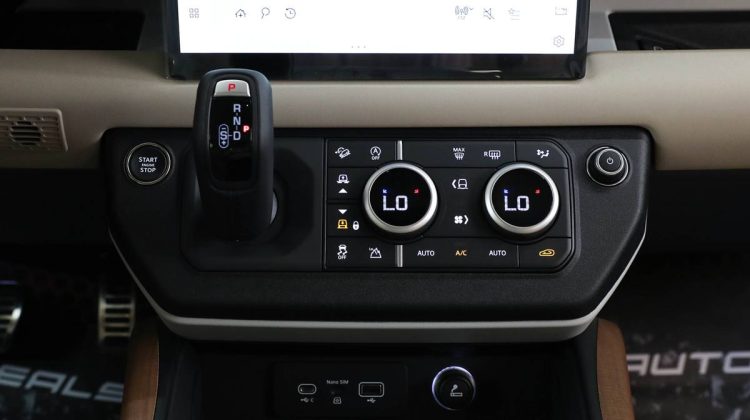 Land Rover Defender 110 SE P400 | 2023 – GCC – Under Warranty and Service Contract | 3.0L i6