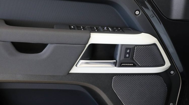 Land Rover Defender 110 SE P300 | BRAND NEW | 2022 – GCC – Warranty And Service Contract Available | 2.0L i4
