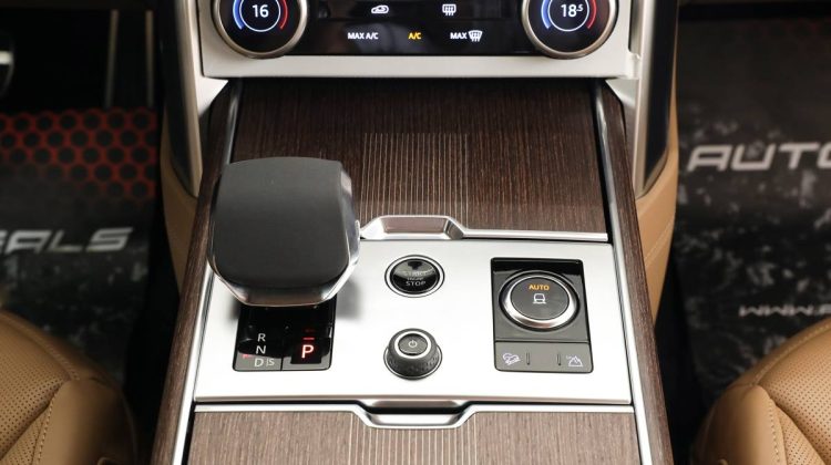 Vogue P530 Autobiography | 2022 – GCC – Warranty And Service Contract – Low Mileage | 4.4L V8