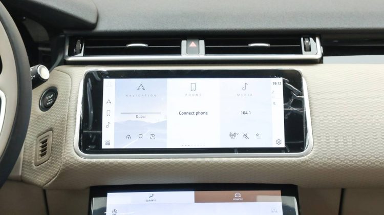 Range Rover Velar SE P 250 R-Dynamic | 2023 – GCC – Under Warranty and Service Contract | 2.0L i4
