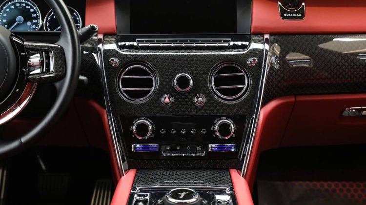 Rolls Royce Cullinan Black Badge | 2019 – GCC – Perfect Condition – Starlight | 6.75L V12