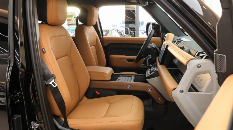 Land Rover Defender 110 HSE P400 | 2023 – GCC – Under Warranty and Service Contract | 3.0L i6