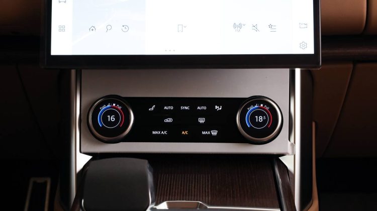 Vogue P530 Autobiography | 2022 – GCC – Warranty And Service Contract – Low Mileage | 4.4L V8