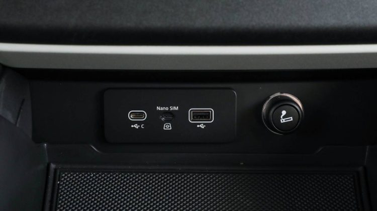 Land Rover Defender 110 SE P300 | BRAND NEW | 2022 – GCC – Warranty And Service Contract Available | 2.0L i4