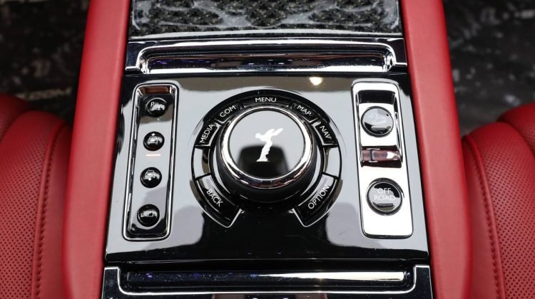 Rolls Royce Cullinan Black Badge | 2019 – GCC – Perfect Condition – Starlight | 6.75L V12