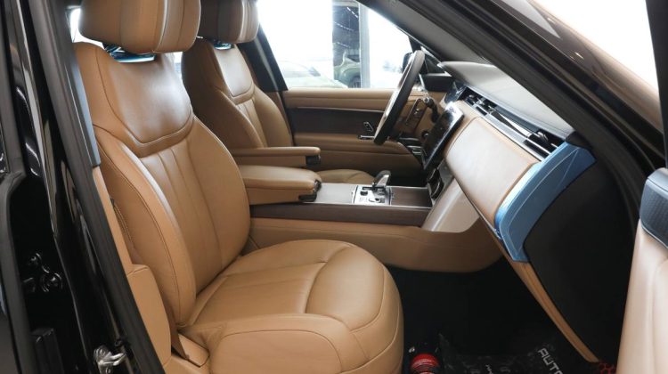 Vogue P530 Autobiography | 2022 – GCC – Warranty And Service Contract – Low Mileage | 4.4L V8