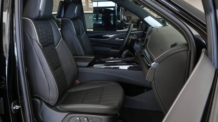 Cadillac Escalade V ESV Extended Wheelbase | 2023 – GCC – Under Warranty | 6.2L V8