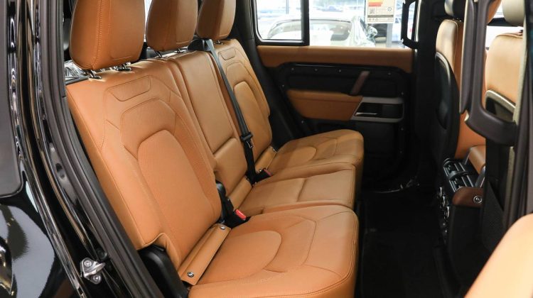 Land Rover Defender 110 HSE P400 | 2023 – GCC – Under Warranty and Service Contract | 3.0L i6