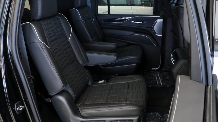 Cadillac Escalade V ESV Extended Wheelbase | 2023 – GCC – Under Warranty | 6.2L V8