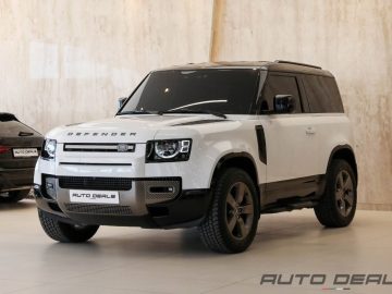 Land Rover Defender 90 SE P300 | 2023 – GCC – Warranty And Service Contract Available | 2.0L i4
