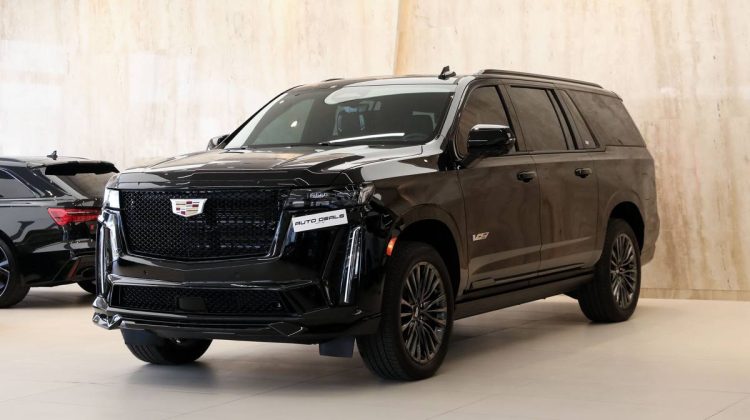 Cadillac Escalade V ESV Extended Wheelbase | 2023 – GCC – Under Warranty | 6.2L V8