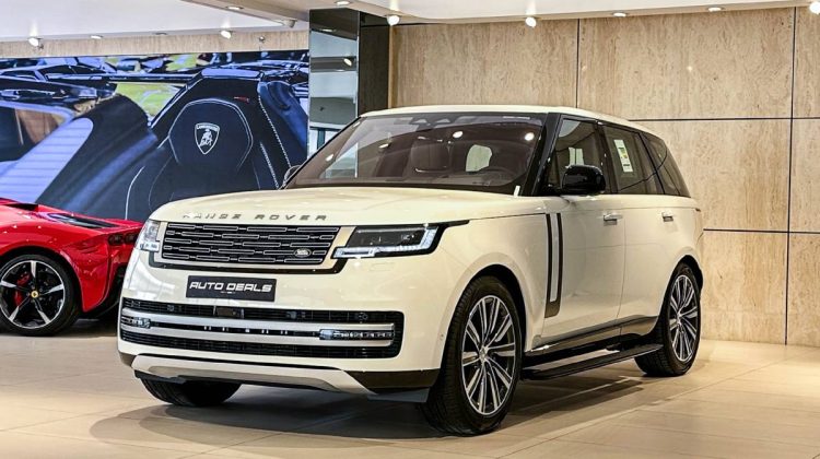 Range Rover Vogue HSE P 530 | 2023 – GCC – Under Warranty & Service Contract | 4.4L V8