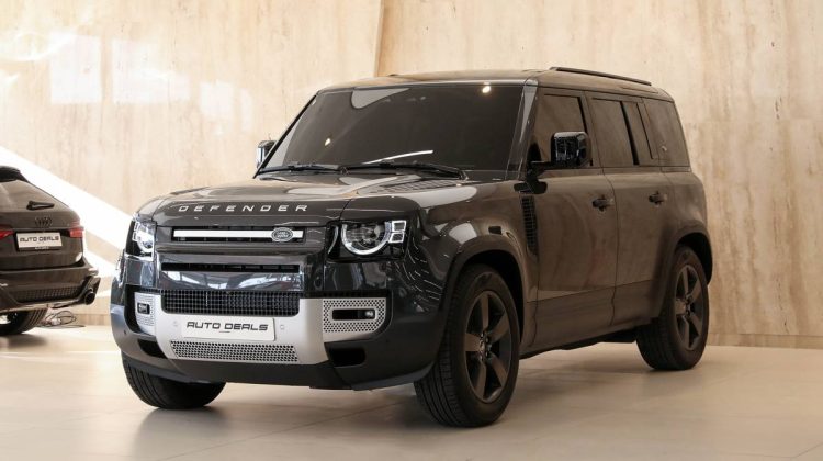 Land Rover Defender 110 SE P300 | BRAND NEW | 2022 – GCC – Warranty And Service Contract Available | 2.0L i4