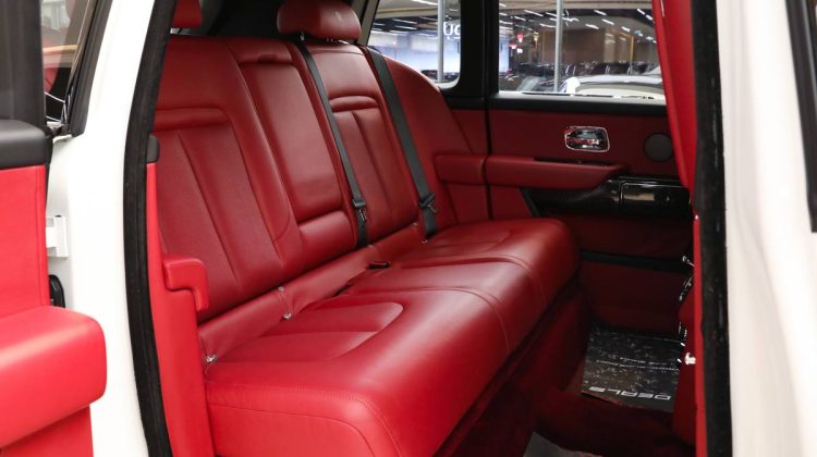 Rolls Royce Cullinan Black Badge | 2019 – GCC – Perfect Condition – Starlight | 6.75L V12