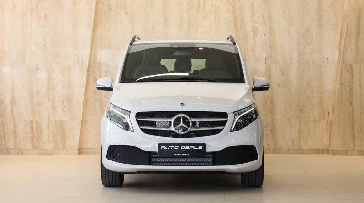 Mercedes Benz Viano V250 | 2023 – GCC – Low Mileage – Perfect Condition | 4.0L V8