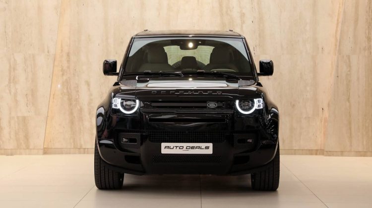 Land Rover Defender 110 SE P400 | 2023 – GCC – Under Warranty and Service Contract | 3.0L i6