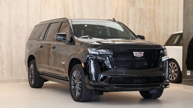 Cadillac Escalade V ESV Extended Wheelbase | 2023 – GCC – Under Warranty | 6.2L V8