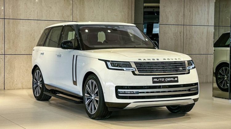Range Rover Vogue HSE P 530 | 2023 – GCC – Under Warranty & Service Contract | 4.4L V8
