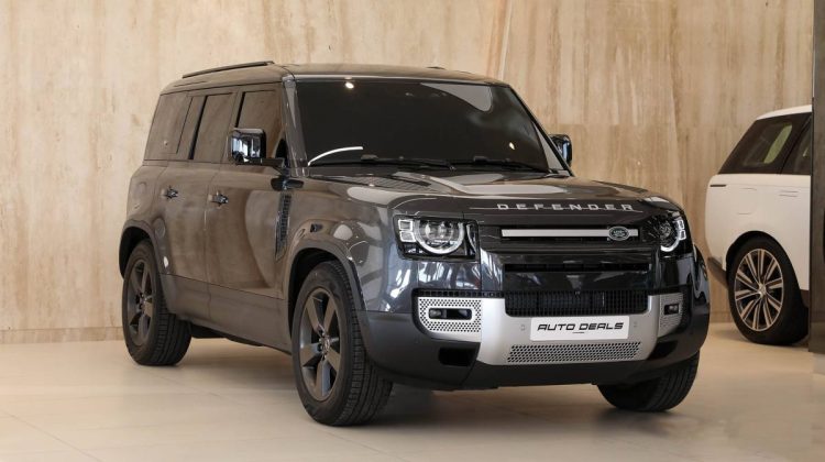 Land Rover Defender 110 SE P300 | BRAND NEW | 2022 – GCC – Warranty And Service Contract Available | 2.0L i4