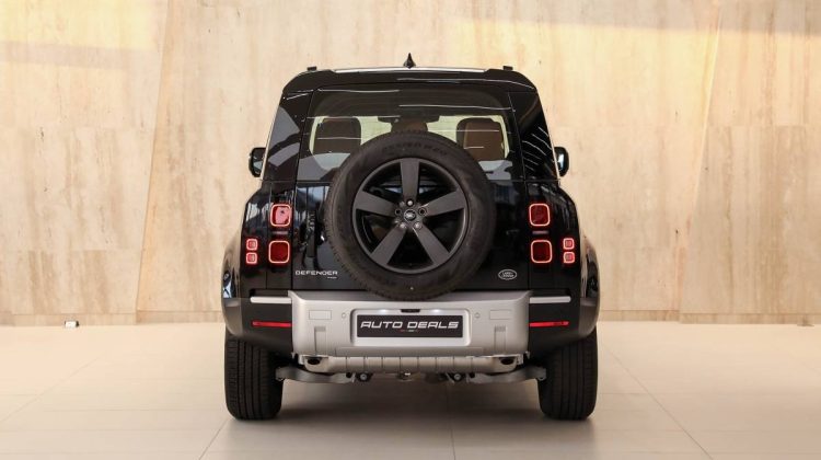 Land Rover Defender 110 HSE P400 | 2023 – GCC – Under Warranty and Service Contract | 3.0L i6