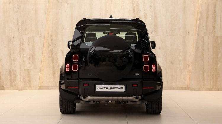 Land Rover Defender 110 SE P400 | 2023 – GCC – Under Warranty and Service Contract | 3.0L i6