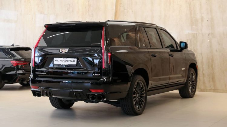 Cadillac Escalade V ESV Extended Wheelbase | 2023 – GCC – Under Warranty | 6.2L V8